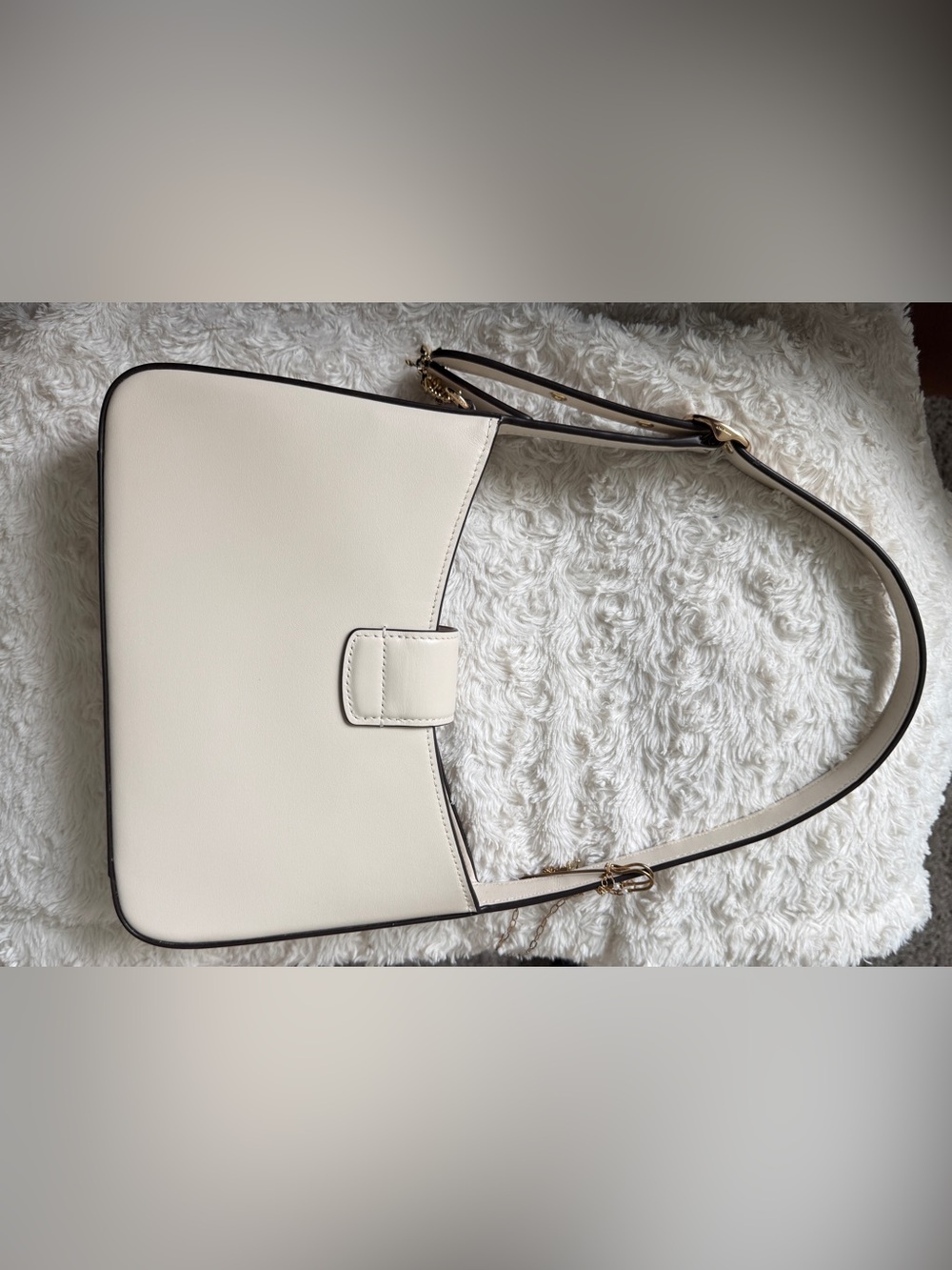 Coach Cream Leather Shoulder Bag with Gold Hardware and Chain Strap - Picture 2 of 5